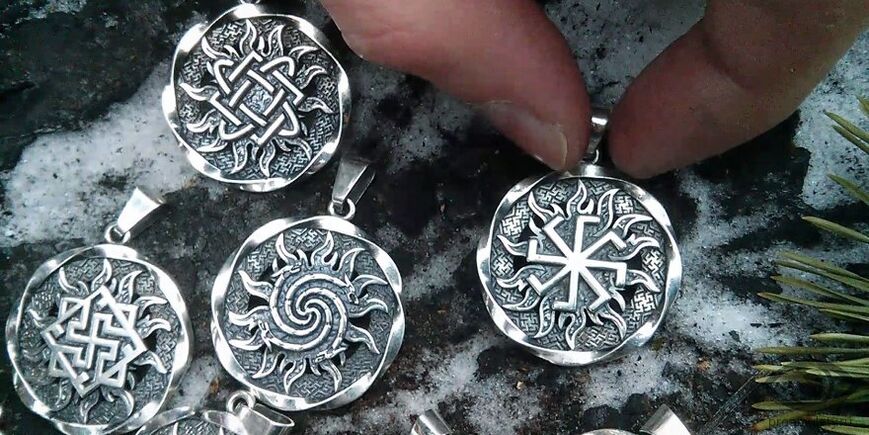 Amulete slave care atrag bogăția din argint