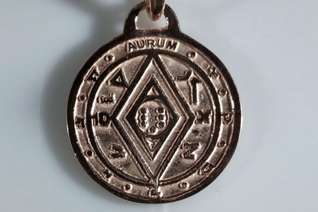 amuleta runică pentru a atrage bani